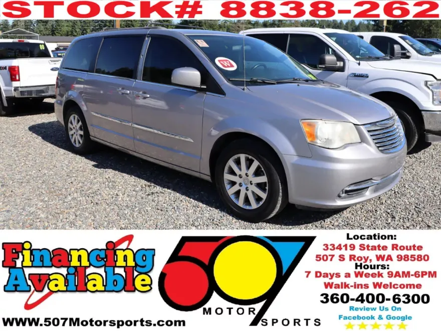 2015 Chrysler Town & Country Touring photo 1