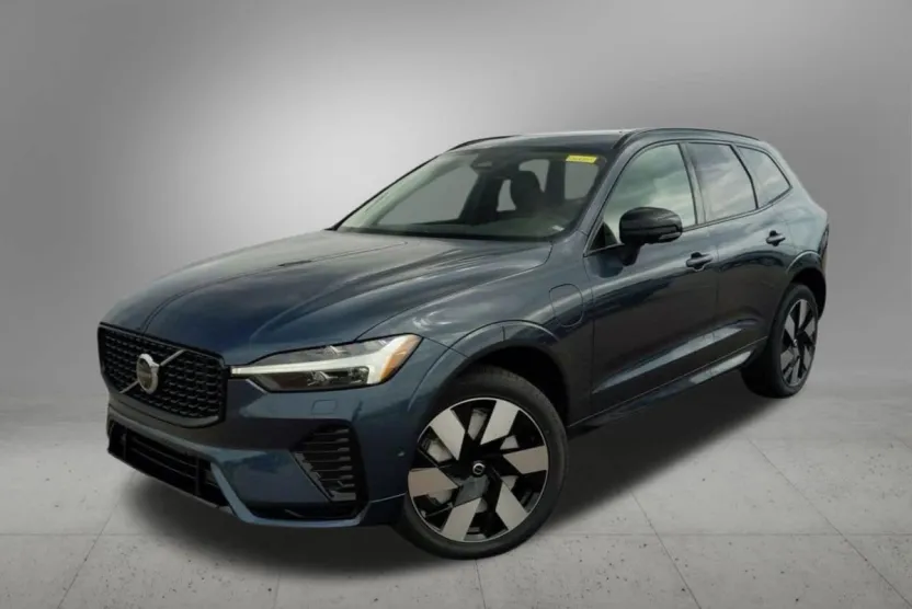 2025 Volvo XC60 Hybrid T8 Plus photo 1