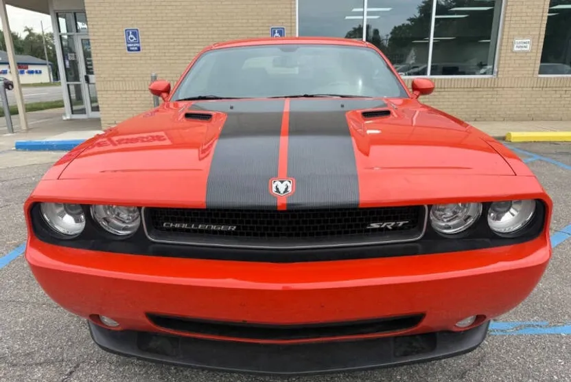 2009 Dodge Challenger SRT8 photo 1