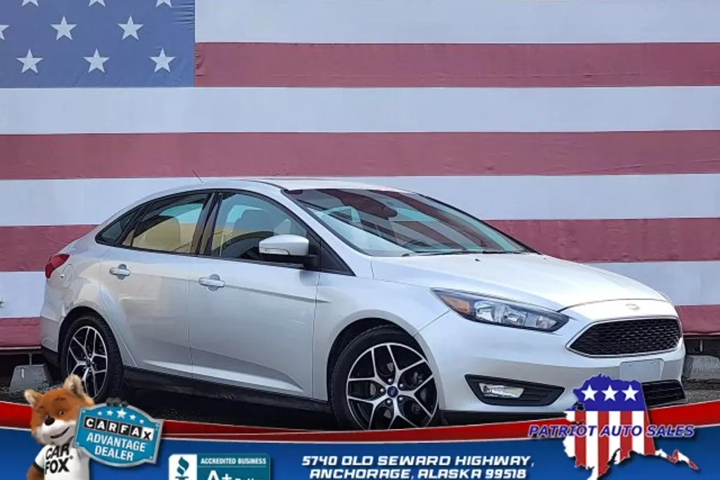 2018 Ford Focus SEL Sedan photo 1