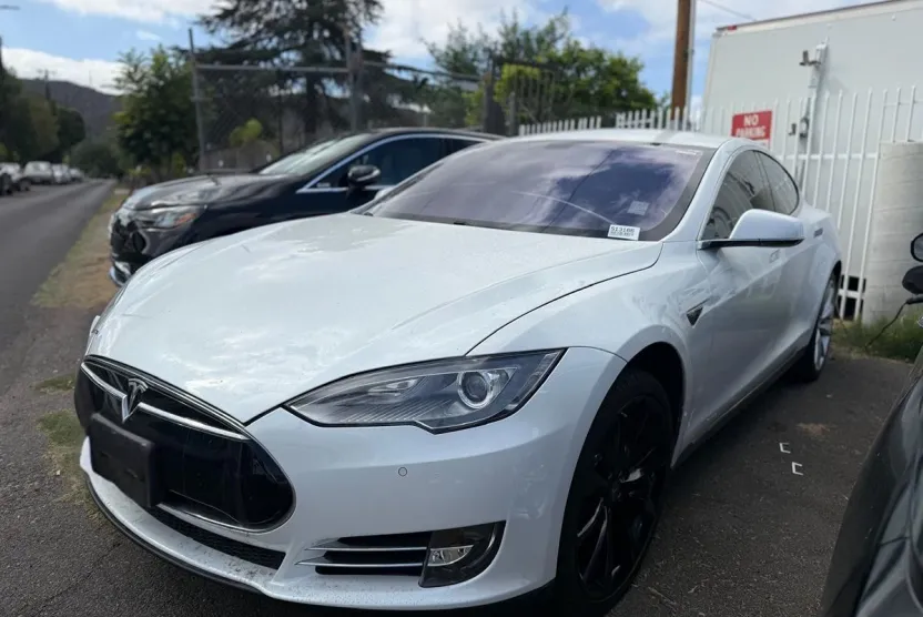 2013 Tesla Model S Performance photo 1