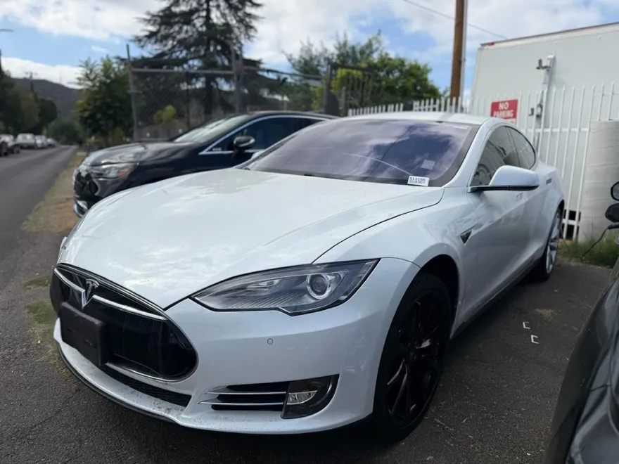 2013 Tesla Model S Performance photo 1