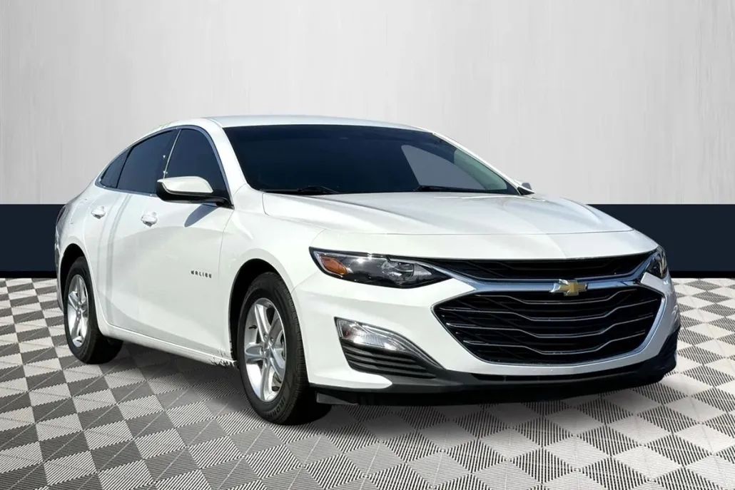 2022 Chevrolet Malibu LS photo 1