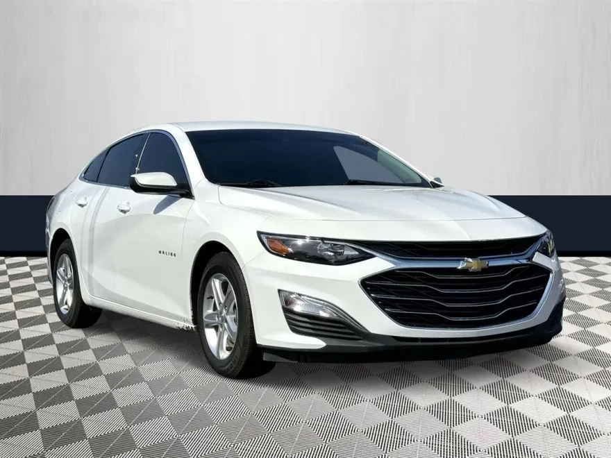 2022 Chevrolet Malibu LS photo 1
