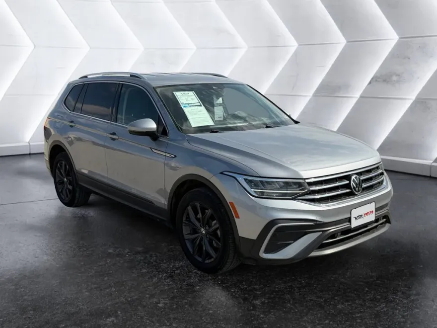 2022 Volkswagen Tiguan SE photo 1