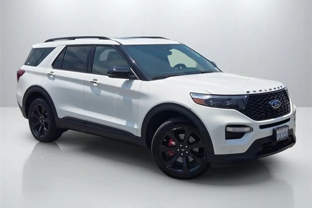 2022 Ford Explorer ST photo 1