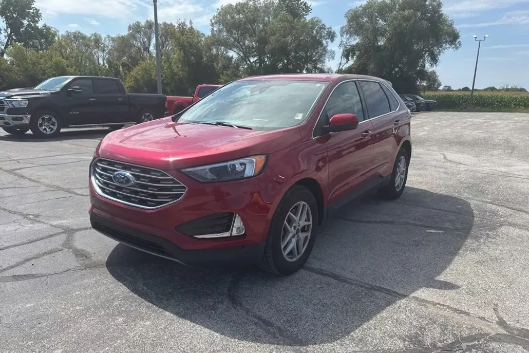 2022 Ford Edge SEL photo 1