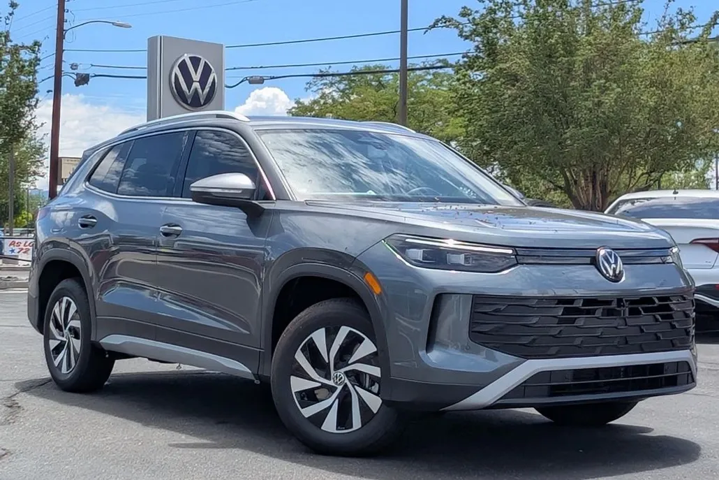 2025 Volkswagen Tiguan S photo 1
