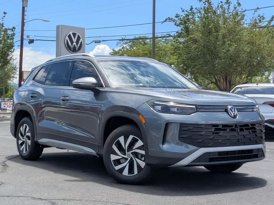 2025 Volkswagen Tiguan S photo 1