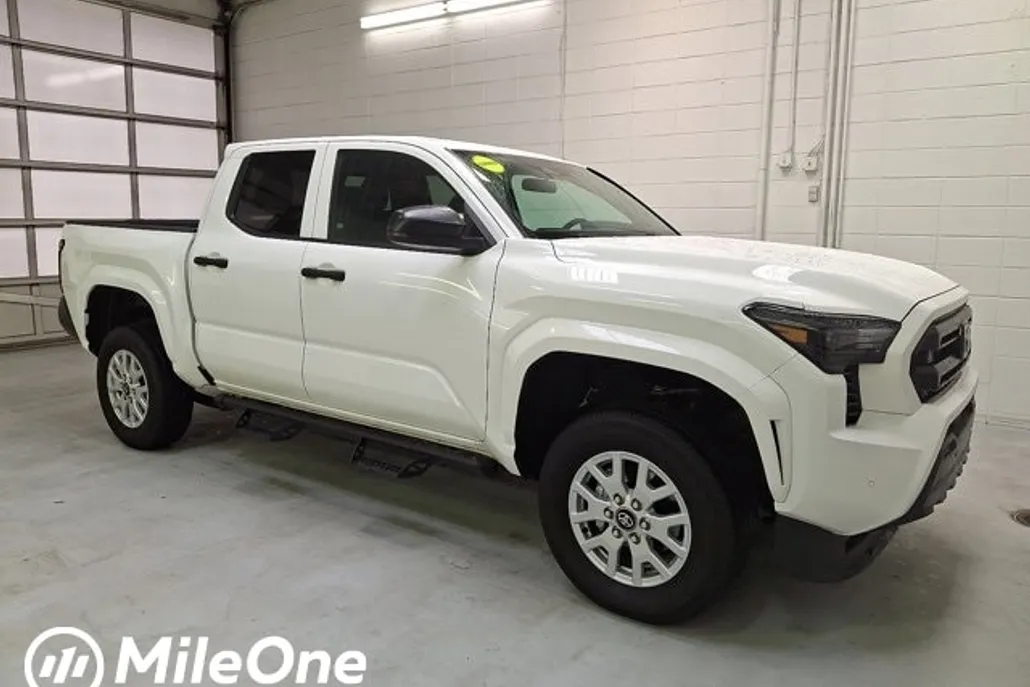 2025 Toyota Tacoma SR Double Cab photo 1