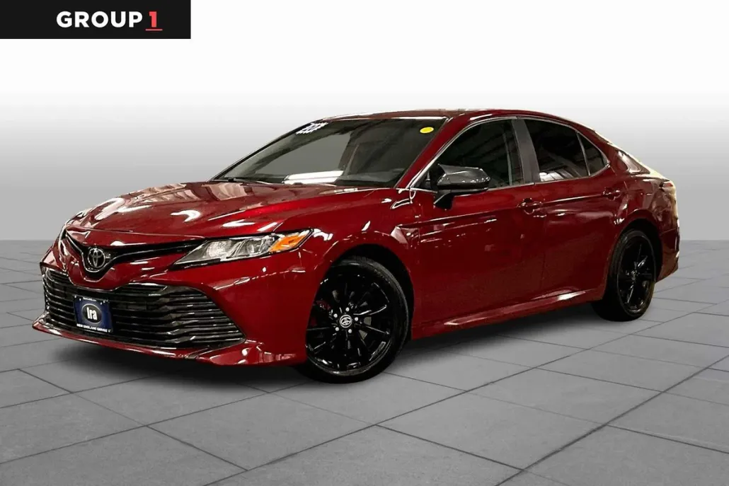 2020 Toyota Camry LE photo 1