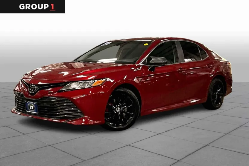 2020 Toyota Camry LE photo 1