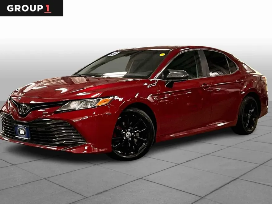 2020 Toyota Camry LE photo 1