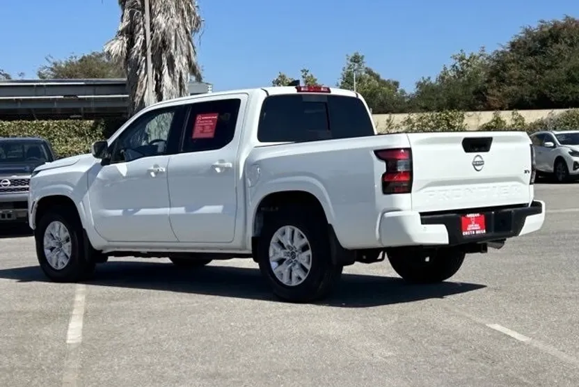 2023 Nissan Frontier SV photo 1
