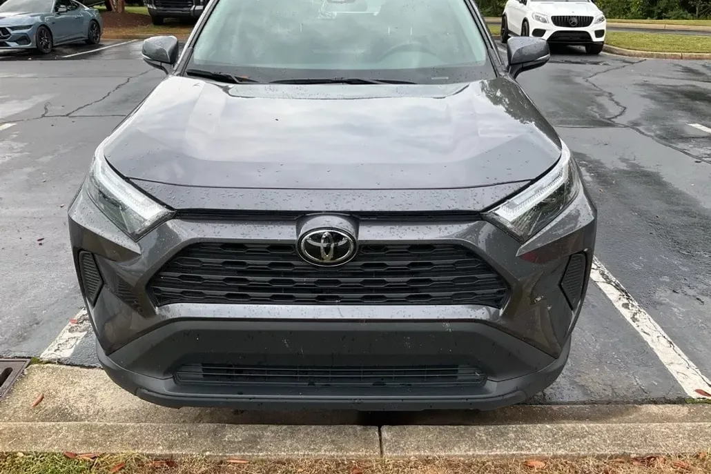 2024 Toyota RAV4 XLE photo 1
