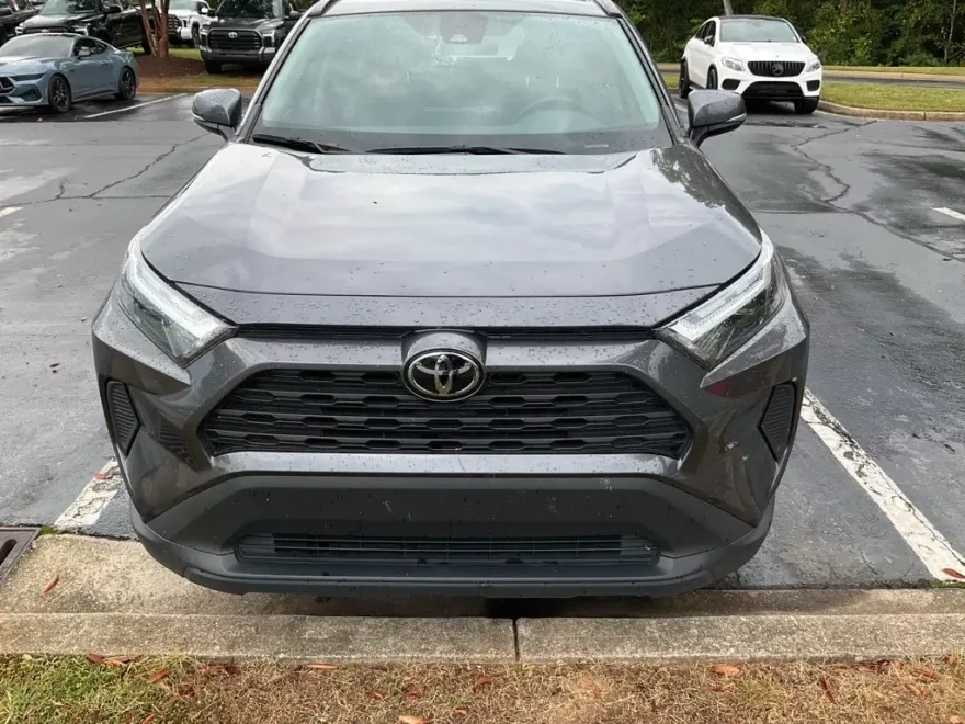 2024 Toyota RAV4 XLE photo 1