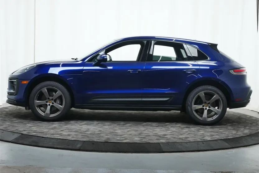 2022 Porsche Macan photo 1