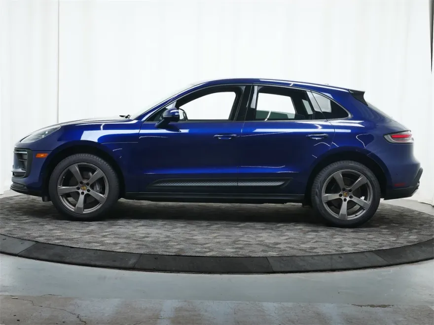 2022 Porsche Macan photo 1