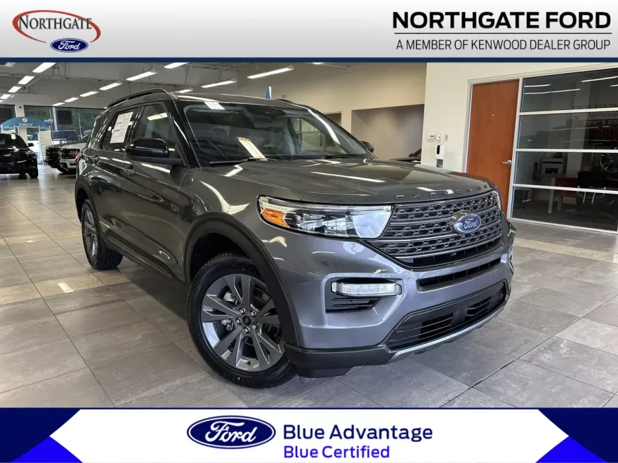 2023 Ford Explorer XLT photo 1