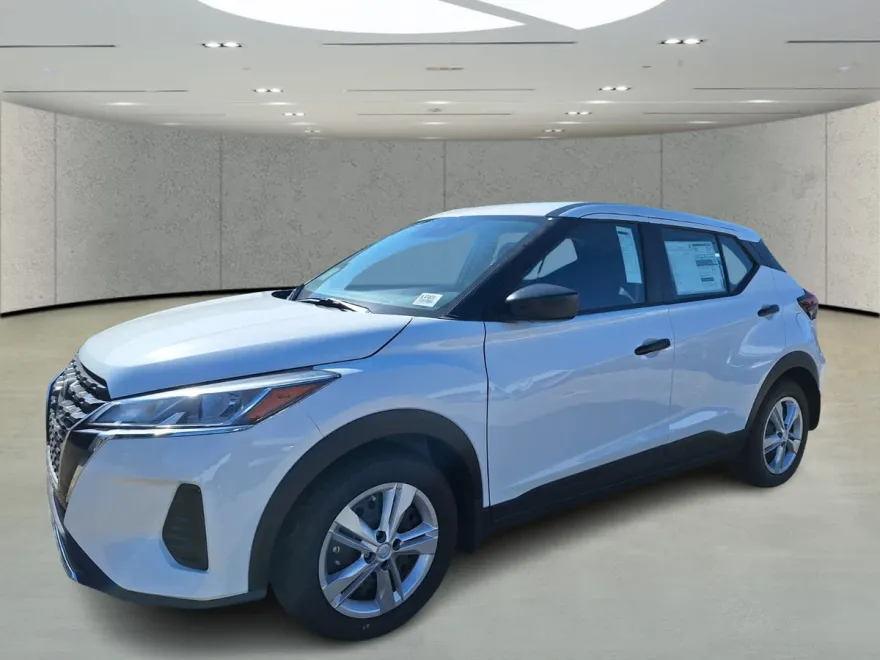 2025 Nissan Kicks Play S photo 1