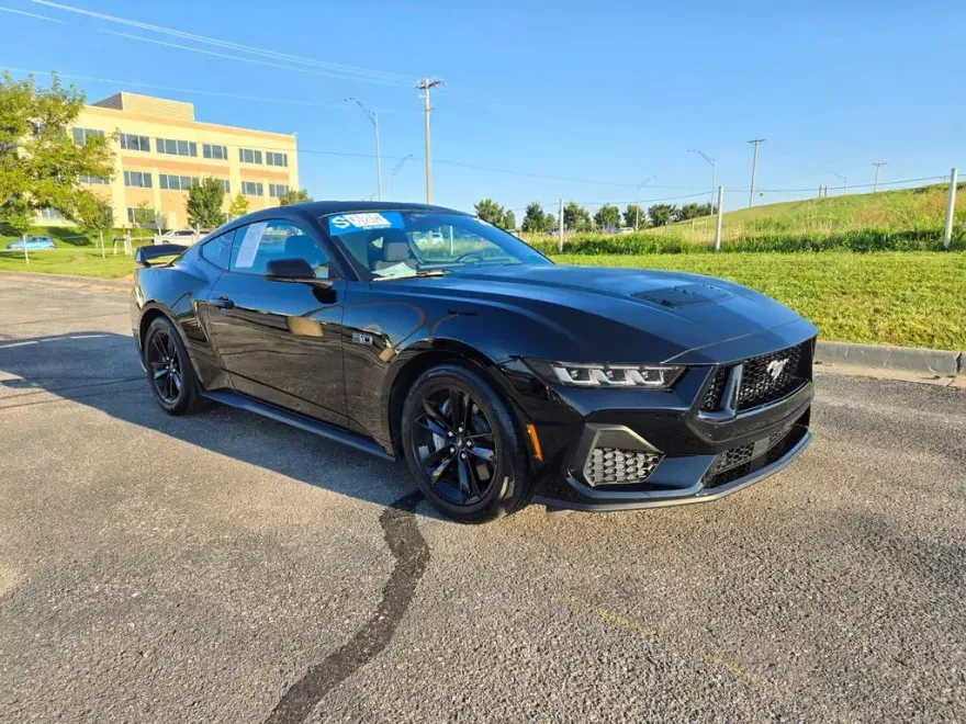 2025 Ford Mustang GT photo 1