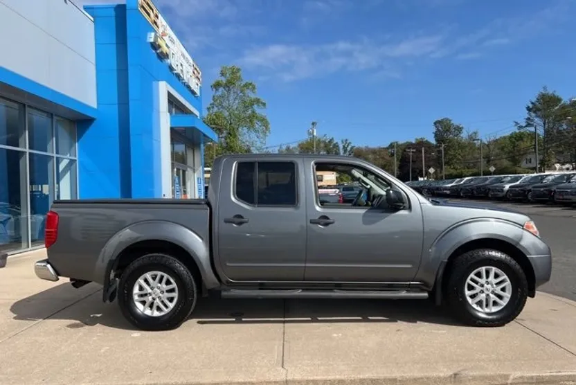 2017 Nissan Frontier SV photo 1