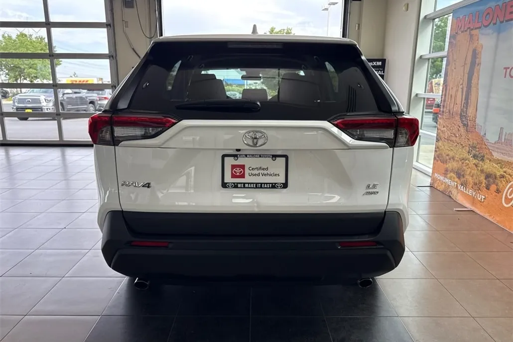 2024 Toyota RAV4 LE photo 1