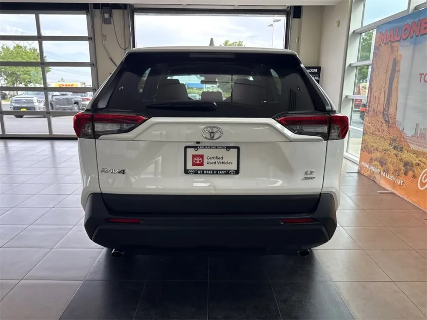 2024 Toyota RAV4 LE photo 1