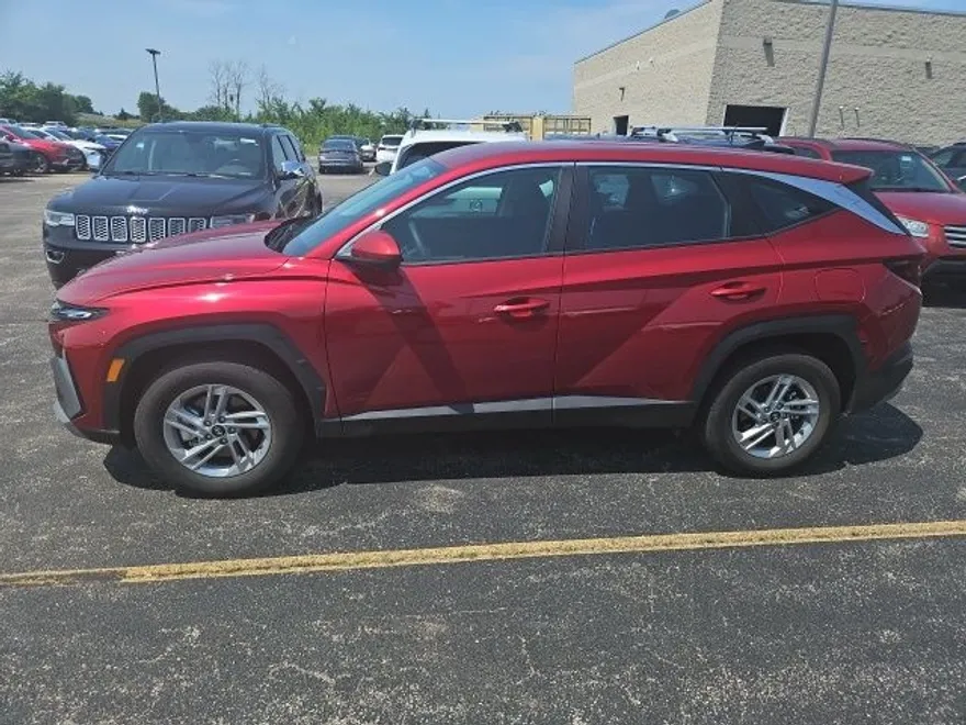 2025 Hyundai Tucson SE photo 1