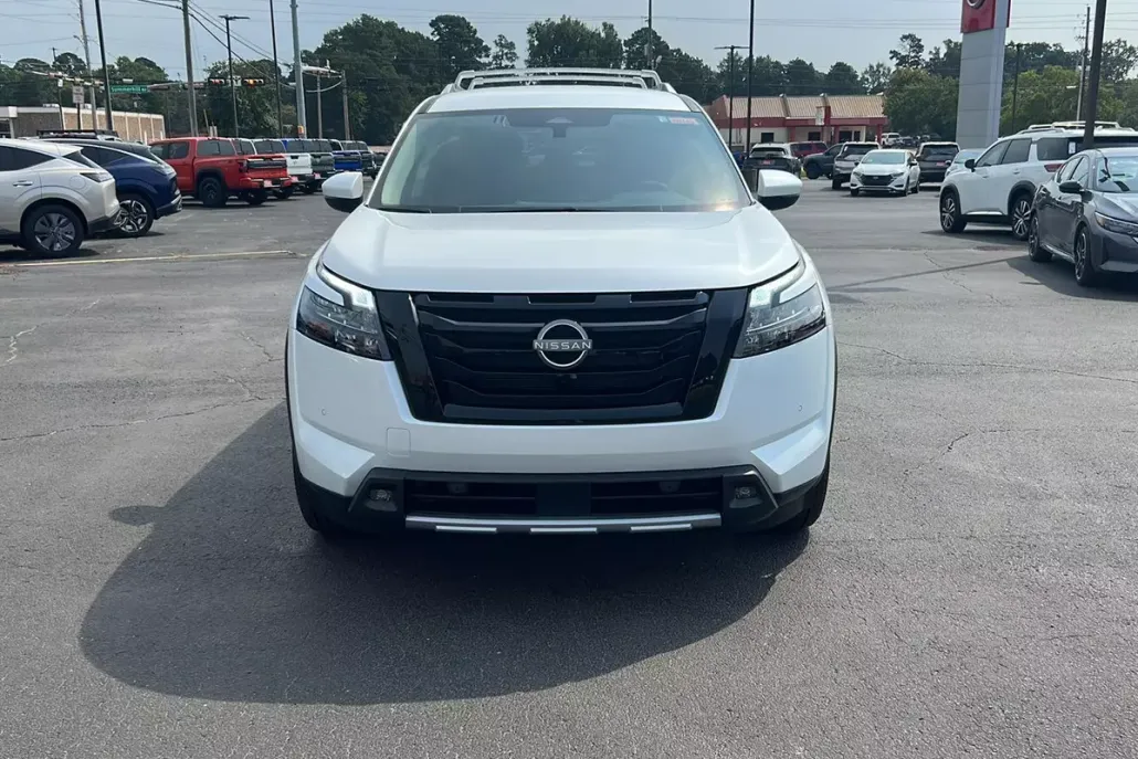 2025 Nissan Pathfinder SL photo 1