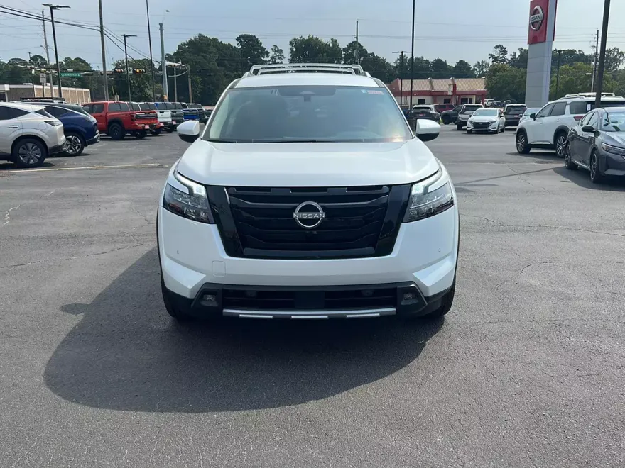 2025 Nissan Pathfinder SL photo 1
