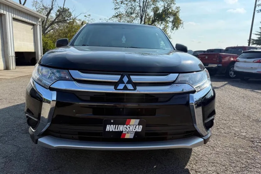 2018 Mitsubishi Outlander SE photo 1