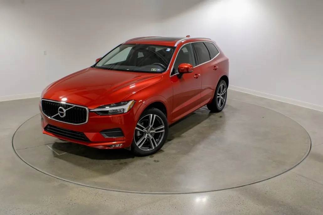 2021 Volvo XC60 T5 Momentum photo 1