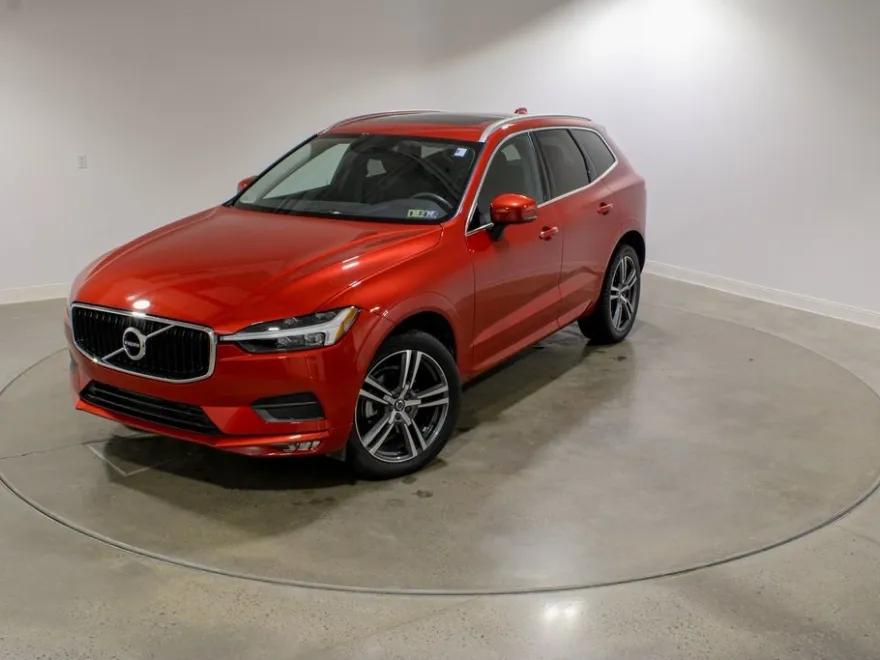 2021 Volvo XC60 T5 Momentum photo 1