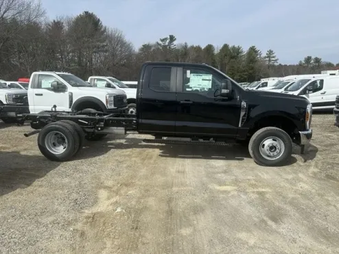 2025 Ford F-350 XL photo 4