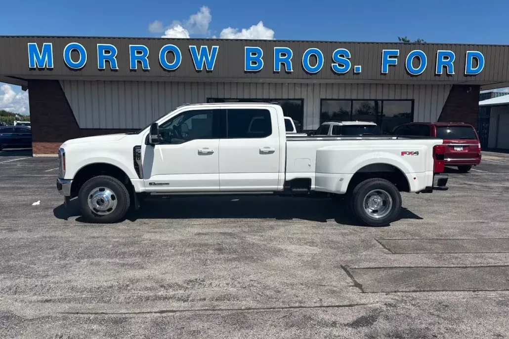 2025 Ford F-350 Lariat photo 1