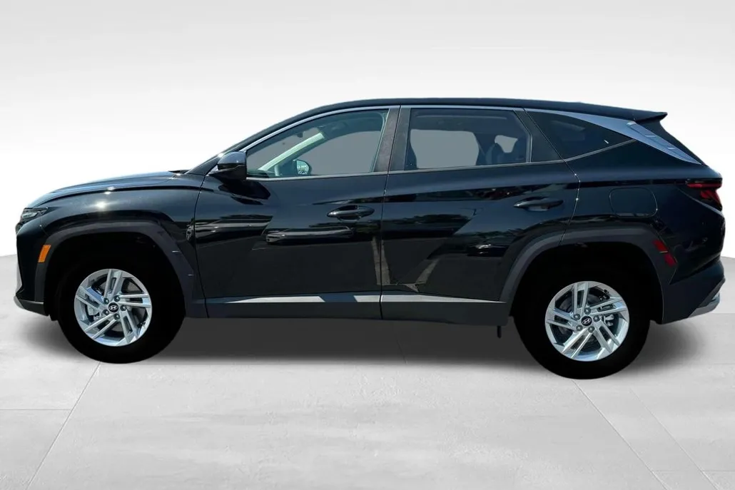 2025 Hyundai Tucson SE photo 1