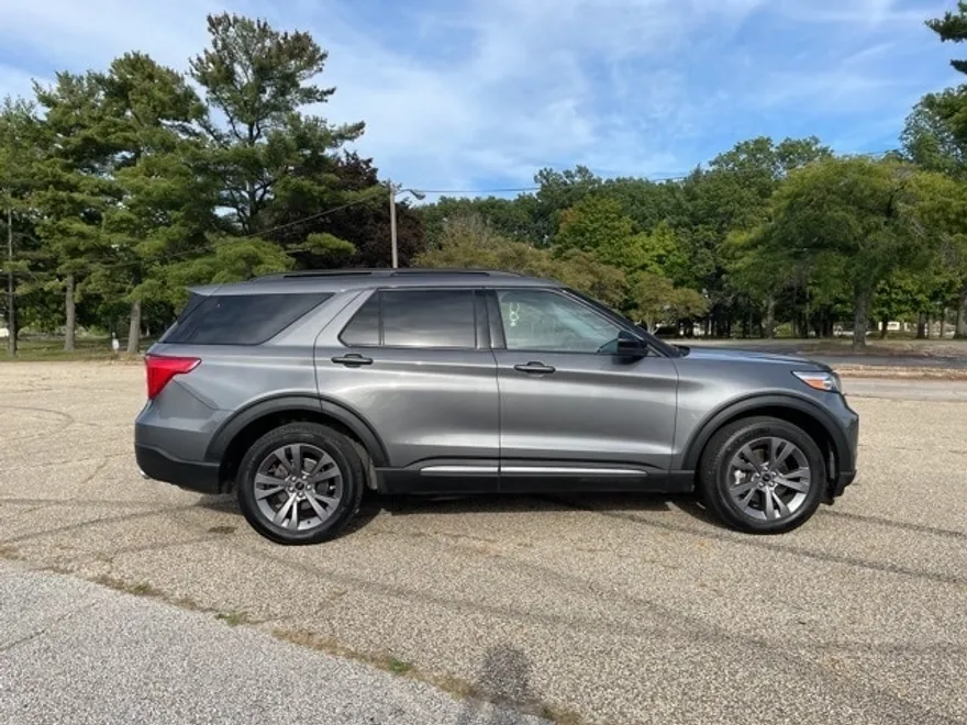 2022 Ford Explorer XLT photo 1