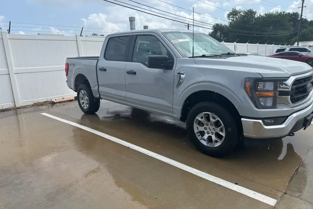 2023 Ford F-150 XLT photo 1