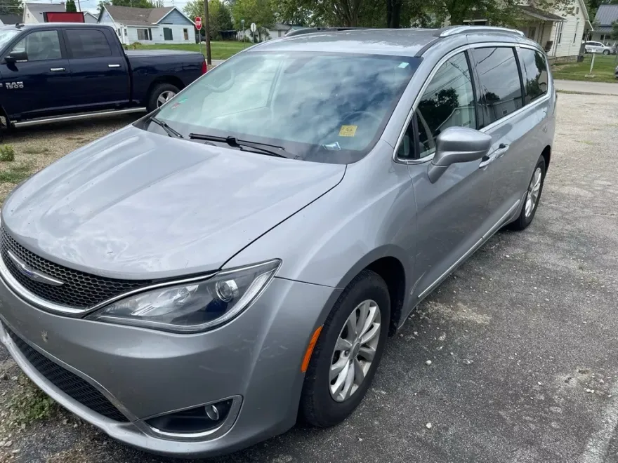 2020 Chrysler Pacifica Touring L photo 1