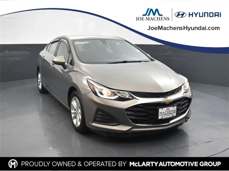 2019 Chevrolet Cruze LT photo 1