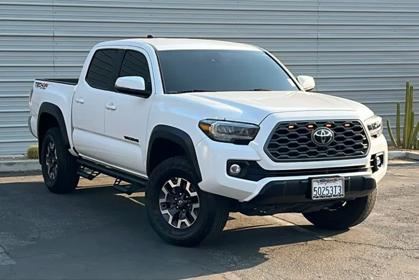 2023 Toyota Tacoma TRD Off-Road photo 1