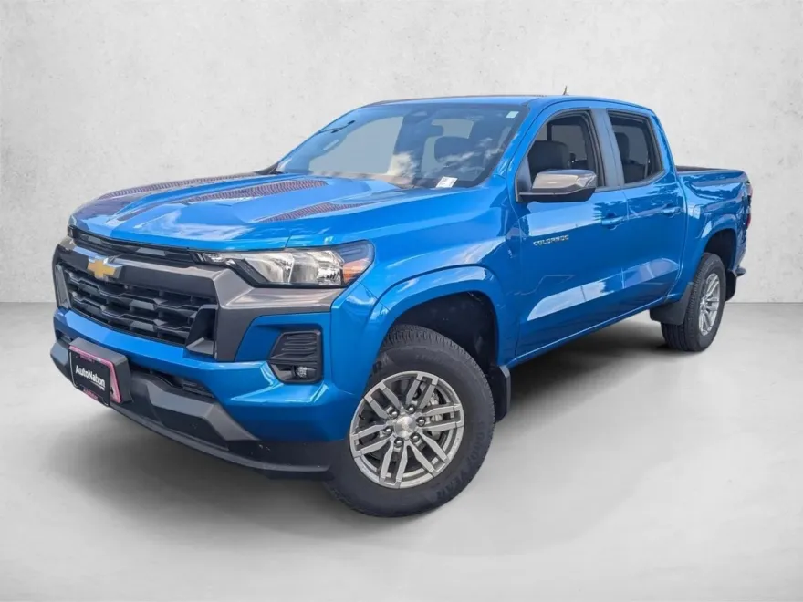 2024 Chevrolet Colorado LT photo 1