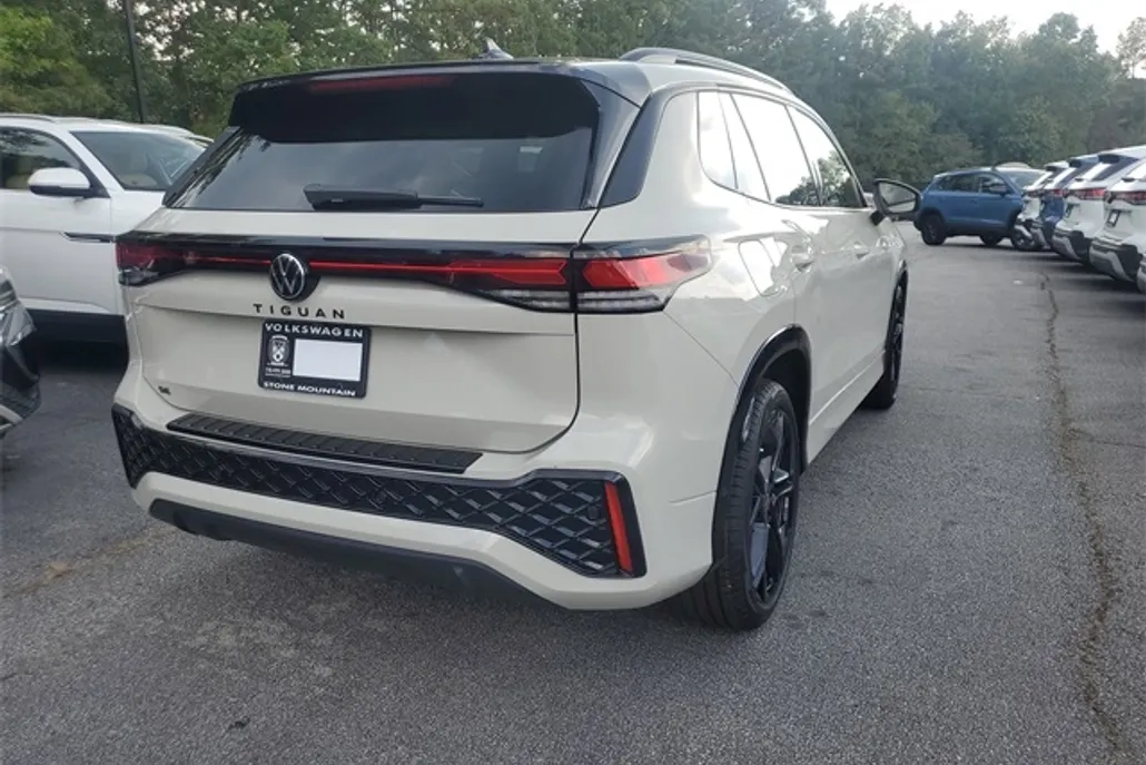 2025 Volkswagen Tiguan SE R-Line Black photo 1