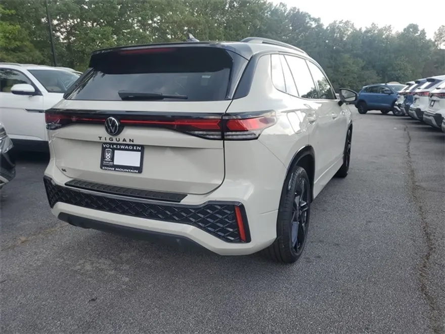 2025 Volkswagen Tiguan SE R-Line Black photo 1