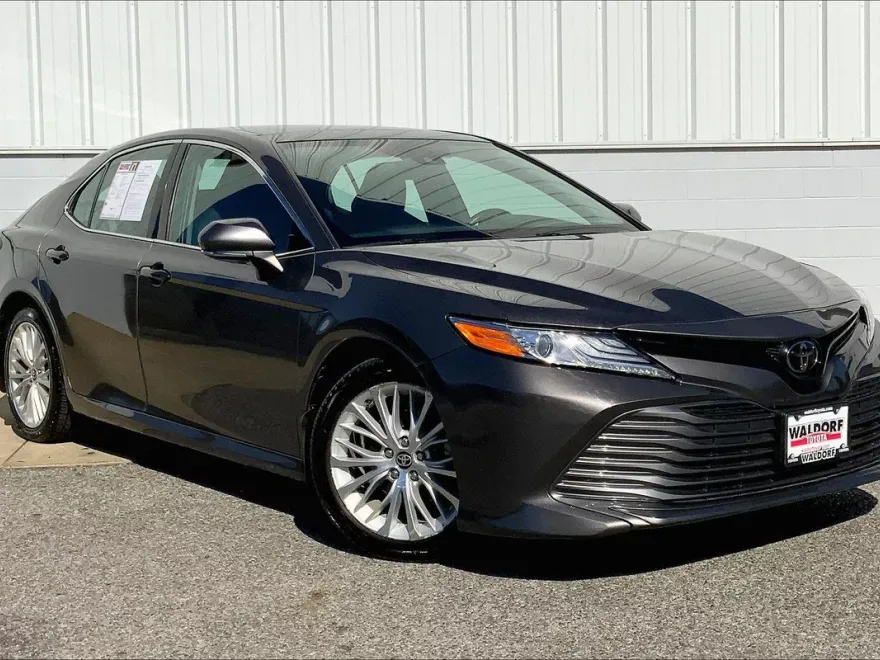 2020 Toyota Camry XLE photo 1