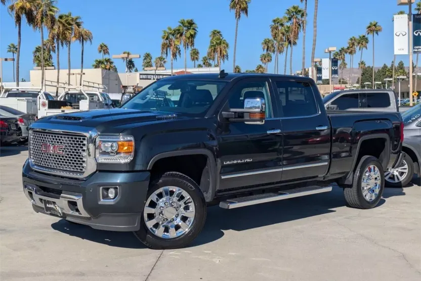2017 Gmc Sierra 2500 HD Denali photo 1