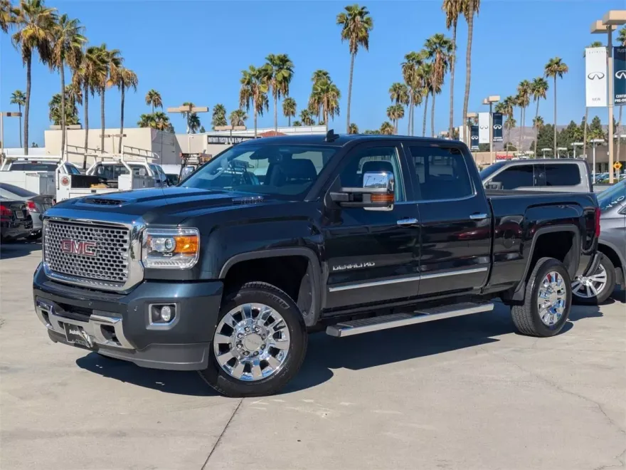 2017 Gmc Sierra 2500 HD Denali photo 1