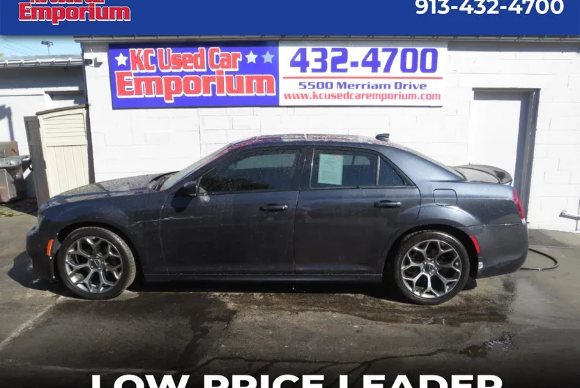 2018 Chrysler 300 photo 1