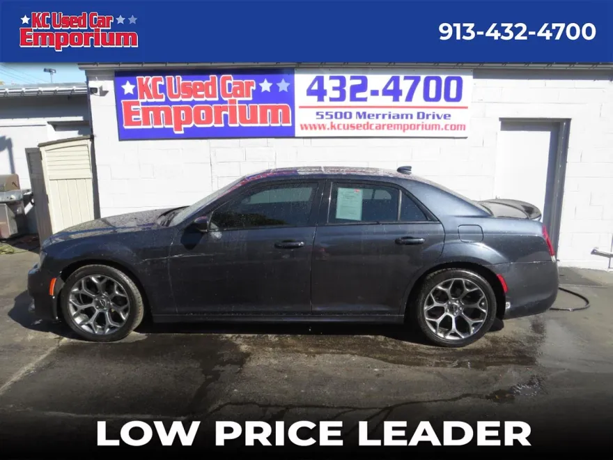 2018 Chrysler 300 photo 1